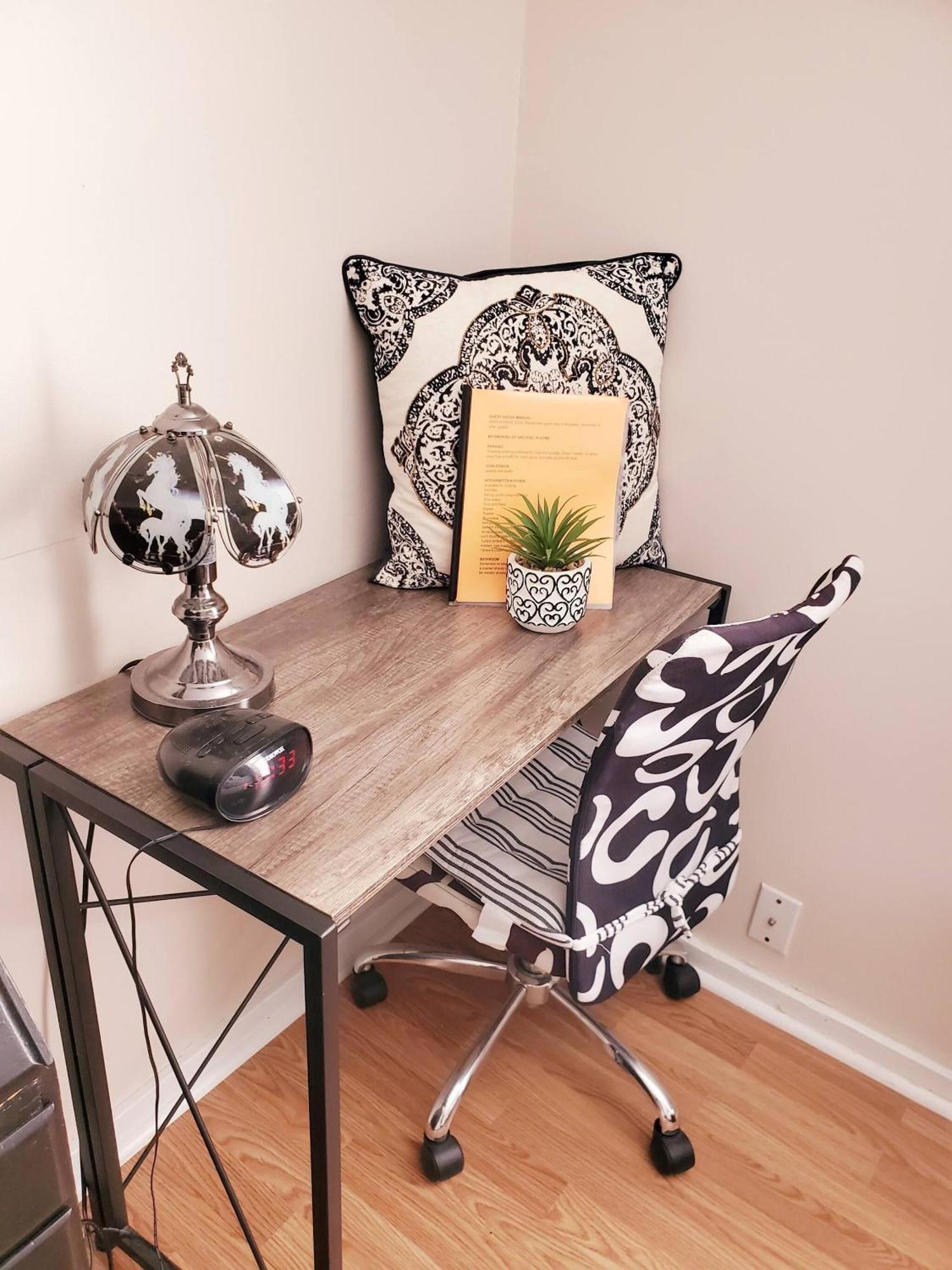 Room In Guest Room - Black-White Rm By Yale U New Haven Exterior foto